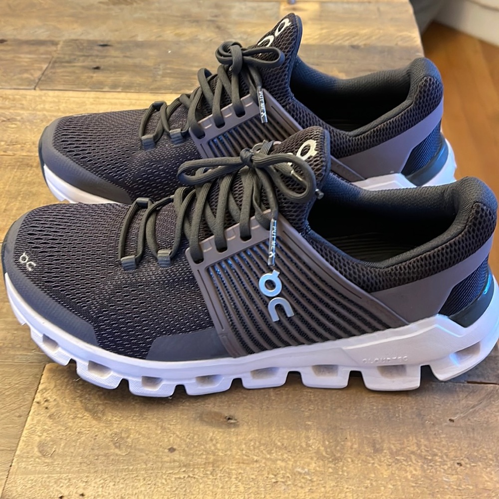 On Womens Running Shoes. Cloudtec. 6.5 US womens